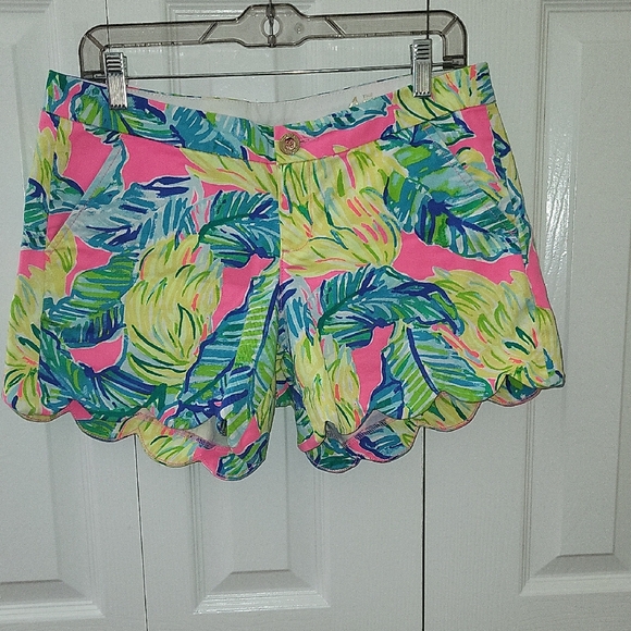 Lilly Pulitzer Buttercup Scalloped Shorts - Picture 1 of 5